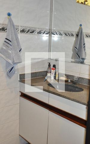Casa de condomínio à venda com 200m², 4 quartos e 4 vagasBanheiro 2