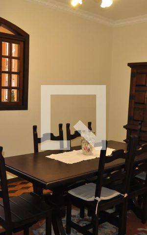 Casa de condomínio à venda com 200m², 4 quartos e 4 vagasSala