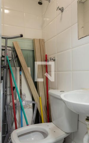 Apartamento à venda com 239m², 4 quartos e 4 vagas Apartamento à venda com 239m², 4 quartos e 4 vagasBanheiro de Serviço