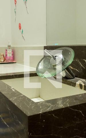 Apartamento à venda com 239m², 4 quartos e 4 vagas Apartamento à venda com 239m², 4 quartos e 4 vagasLavabo