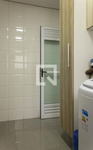 Apartamento à venda com 239m², 4 quartos e 4 vagas Apartamento à venda com 239m², 4 quartos e 4 vagasÁrea de Serviço