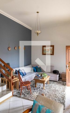 Casa à venda com 148m², 3 quartos e 3 vagas Casa à venda com 148m², 3 quartos e 3 vagasSala