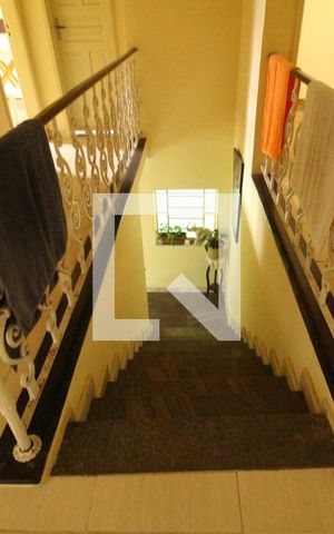 Casa de condomínio à venda com 112m², 4 quartos e 1 vagaEscada