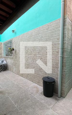 Casa de condomínio à venda com 112m², 4 quartos e 1 vaga Casa de condomínio à venda com 112m², 4 quartos e 1 vagaFundos e lateral da casa