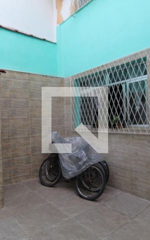 Casa de condomínio à venda com 112m², 4 quartos e 1 vagaFundos