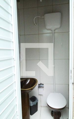 Casa de condomínio à venda com 112m², 4 quartos e 1 vagaBanheiro externo