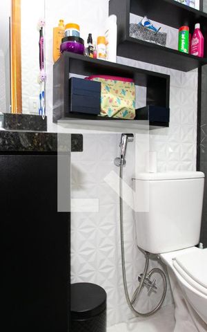 Casa de condomínio para alugar com 55m², 2 quartos e 1 vaga Casa de condomínio para alugar com 55m², 2 quartos e 1 vagaBanheiro