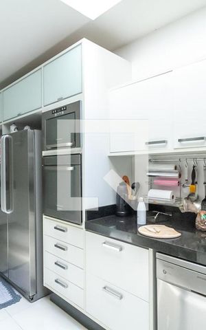 Casa à venda com 200m², 3 quartos e 2 vagas Casa à venda com 200m², 3 quartos e 2 vagasCozinha
