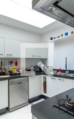 Casa à venda com 200m², 3 quartos e 2 vagas Casa à venda com 200m², 3 quartos e 2 vagasCozinha