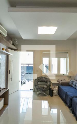 Casa à venda com 200m², 3 quartos e 2 vagas Casa à venda com 200m², 3 quartos e 2 vagasSala