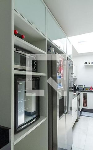 Casa à venda com 200m², 3 quartos e 2 vagas Casa à venda com 200m², 3 quartos e 2 vagasCozinha