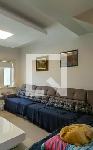 Casa à venda com 200m², 3 quartos e 2 vagas Casa à venda com 200m², 3 quartos e 2 vagasSala
