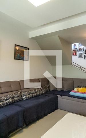 Casa à venda com 200m², 3 quartos e 2 vagas Casa à venda com 200m², 3 quartos e 2 vagasSala