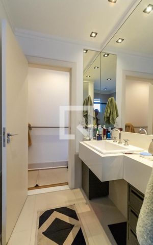 Casa à venda com 200m², 3 quartos e 2 vagas Casa à venda com 200m², 3 quartos e 2 vagasBanheiro