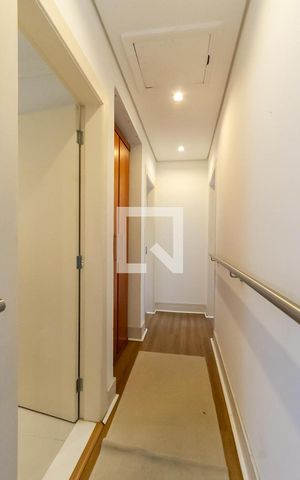 Casa à venda com 200m², 3 quartos e 2 vagas Casa à venda com 200m², 3 quartos e 2 vagasCorredor