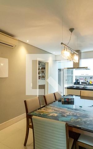 Casa à venda com 200m², 3 quartos e 2 vagas Casa à venda com 200m², 3 quartos e 2 vagasCopa