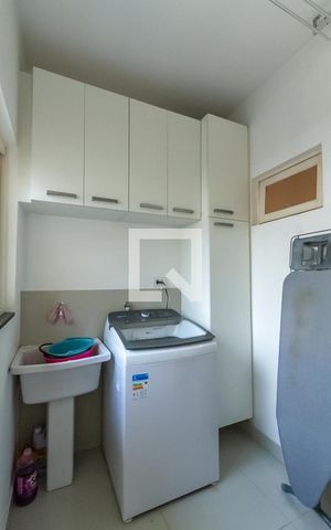 Casa à venda com 200m², 3 quartos e 2 vagas Casa à venda com 200m², 3 quartos e 2 vagasÁrea de Serviço