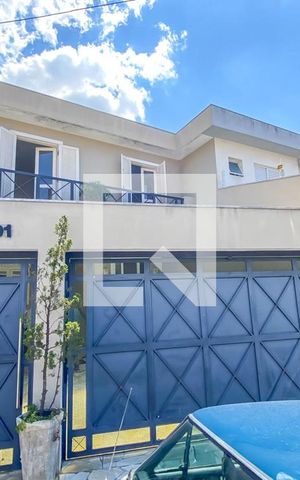 Casa à venda com 200m², 3 quartos e 2 vagas Casa à venda com 200m², 3 quartos e 2 vagasFachada