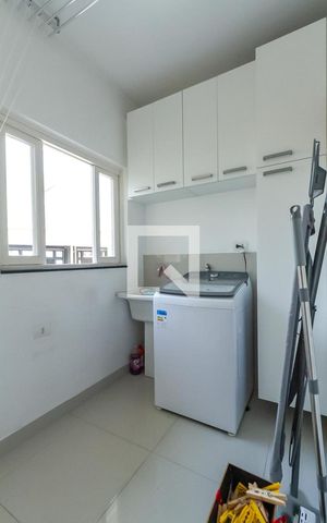 Casa à venda com 200m², 3 quartos e 2 vagas Casa à venda com 200m², 3 quartos e 2 vagasÁrea de Serviço
