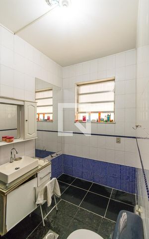 Casa à venda com 195m², 6 quartos e 1 vagaCasa 1 - Banheiro da Suíte