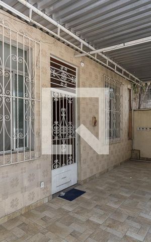 Casa à venda com 195m², 6 quartos e 1 vagaÁrea comum - Varanda e garagem