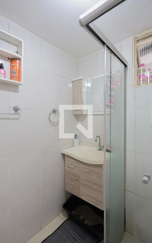 Apartamento à venda com 48m², 2 quartos e 1 vaga Apartamento à venda com 48m², 2 quartos e 1 vagaBanheiro