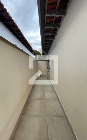 Casa à venda com 122m², 4 quartos e 2 vagas Casa à venda com 122m², 4 quartos e 2 vagascorredor