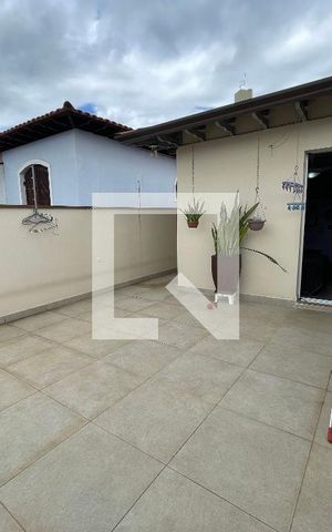 Casa à venda com 122m², 4 quartos e 2 vagas Casa à venda com 122m², 4 quartos e 2 vagasVaranda