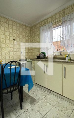 Casa à venda com 122m², 4 quartos e 2 vagas Casa à venda com 122m², 4 quartos e 2 vagasCozinha