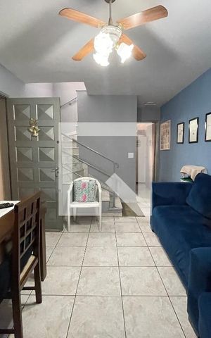 Casa à venda com 122m², 4 quartos e 2 vagas Casa à venda com 122m², 4 quartos e 2 vagasSala