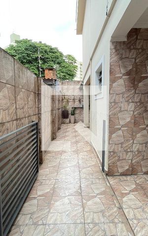 Casa à venda com 122m², 4 quartos e 2 vagas Casa à venda com 122m², 4 quartos e 2 vagasCorredor