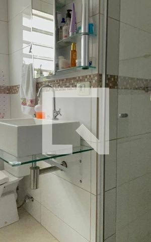 Casa à venda com 122m², 4 quartos e 2 vagas Casa à venda com 122m², 4 quartos e 2 vagasBanheiro da Suíte 1
