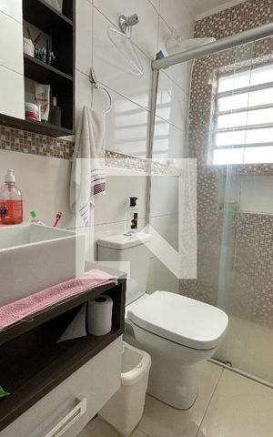 Casa à venda com 122m², 4 quartos e 2 vagas Casa à venda com 122m², 4 quartos e 2 vagasBanheiro Social