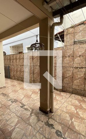 Casa à venda com 122m², 4 quartos e 2 vagas Casa à venda com 122m², 4 quartos e 2 vagasQuintal