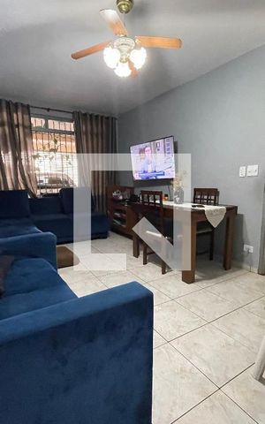 Casa à venda com 122m², 4 quartos e 2 vagas Casa à venda com 122m², 4 quartos e 2 vagasSala