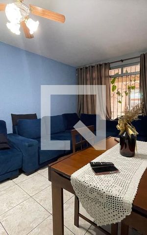 Casa à venda com 122m², 4 quartos e 2 vagas Casa à venda com 122m², 4 quartos e 2 vagasSala