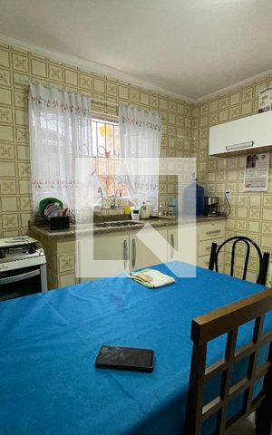 Casa à venda com 122m², 4 quartos e 2 vagas Casa à venda com 122m², 4 quartos e 2 vagasCozinha