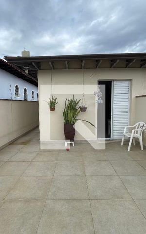 Casa à venda com 122m², 4 quartos e 2 vagas Casa à venda com 122m², 4 quartos e 2 vagasVaranda