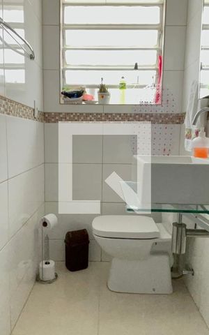 Casa à venda com 122m², 4 quartos e 2 vagas Casa à venda com 122m², 4 quartos e 2 vagasBanheiro da Suíte 1