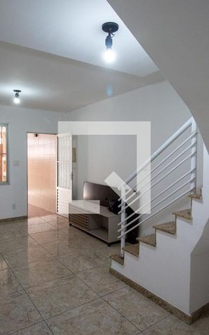 Casa à venda com 150m², 3 quartos e 1 vaga Casa à venda com 150m², 3 quartos e 1 vagaSala