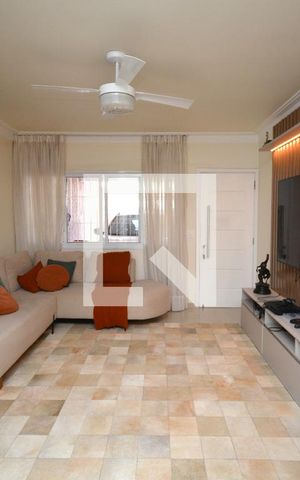 Casa para alugar com 131m², 3 quartos e 2 vagasSala