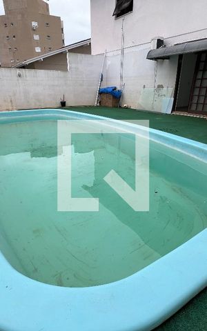 Casa para alugar com 224m², 4 quartos e 2 vagas Casa para alugar com 224m², 4 quartos e 2 vagasÁrea comum - Piscina