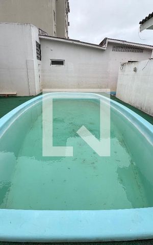 Casa para alugar com 224m², 4 quartos e 2 vagas Casa para alugar com 224m², 4 quartos e 2 vagasÁrea comum - Piscina
