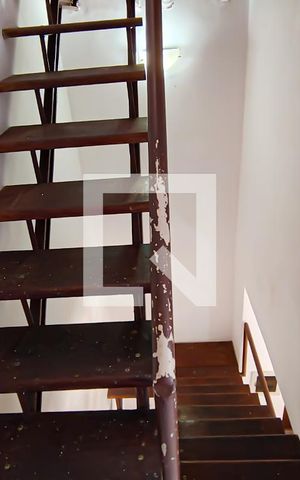 Casa à venda com 75m², 3 quartos e 1 vaga Casa à venda com 75m², 3 quartos e 1 vagaescada