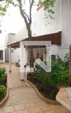 Casa à venda com 210m², 6 quartos e 3 vagas