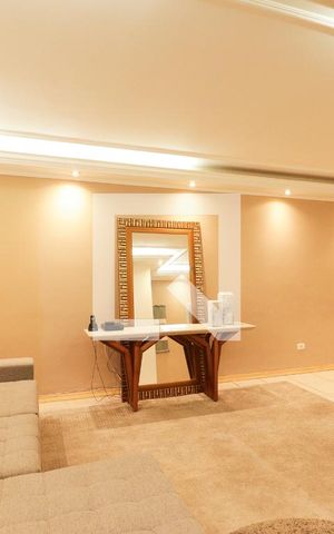 Casa à venda com 300m², 5 quartos e 1 vaga Casa à venda com 300m², 5 quartos e 1 vagaSala