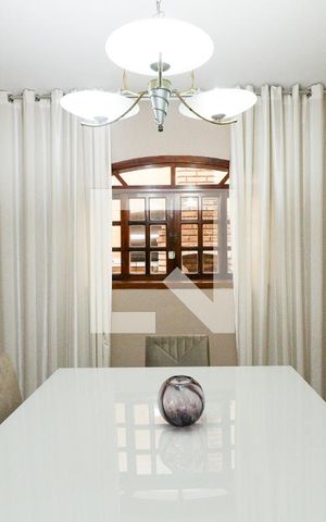 Casa à venda com 300m², 5 quartos e 1 vaga Casa à venda com 300m², 5 quartos e 1 vagaCopa