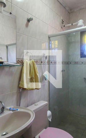 Casa à venda com 499m², 8 quartos e 6 vagas Casa à venda com 499m², 8 quartos e 6 vagasBanheiro Quarto 2