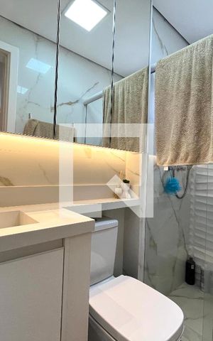 Apartamento à venda com 70m², 2 quartos e 2 vagas Apartamento à venda com 70m², 2 quartos e 2 vagasBanheiro da Suíte