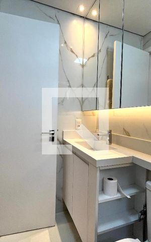 Apartamento à venda com 70m², 2 quartos e 2 vagas Apartamento à venda com 70m², 2 quartos e 2 vagasBanheiro da Suíte
